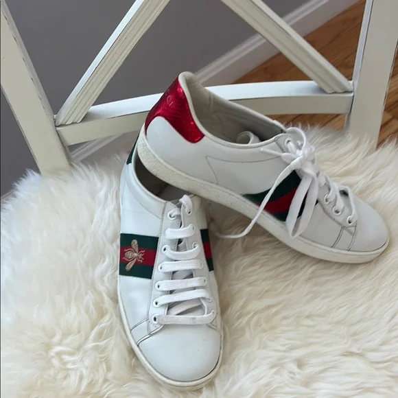 Gucci Women's White and Red Sneakers - Picture 1 of 8